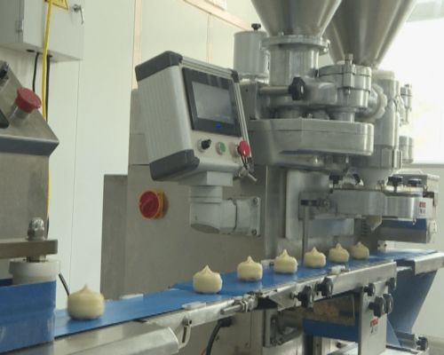 中秋月餅生產(chǎn)與電熔鎂 誠意食品公司的多元產(chǎn)業(yè)并行